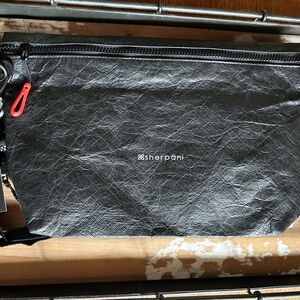 NWT, Sherpani Tyvek white/black travel anti-theft crossbody bag, zipper, pockets